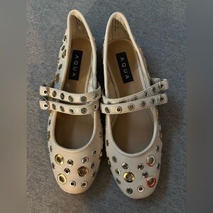AQUA Gabbi Studded Flats in bone cream leather. NEW size 7.5